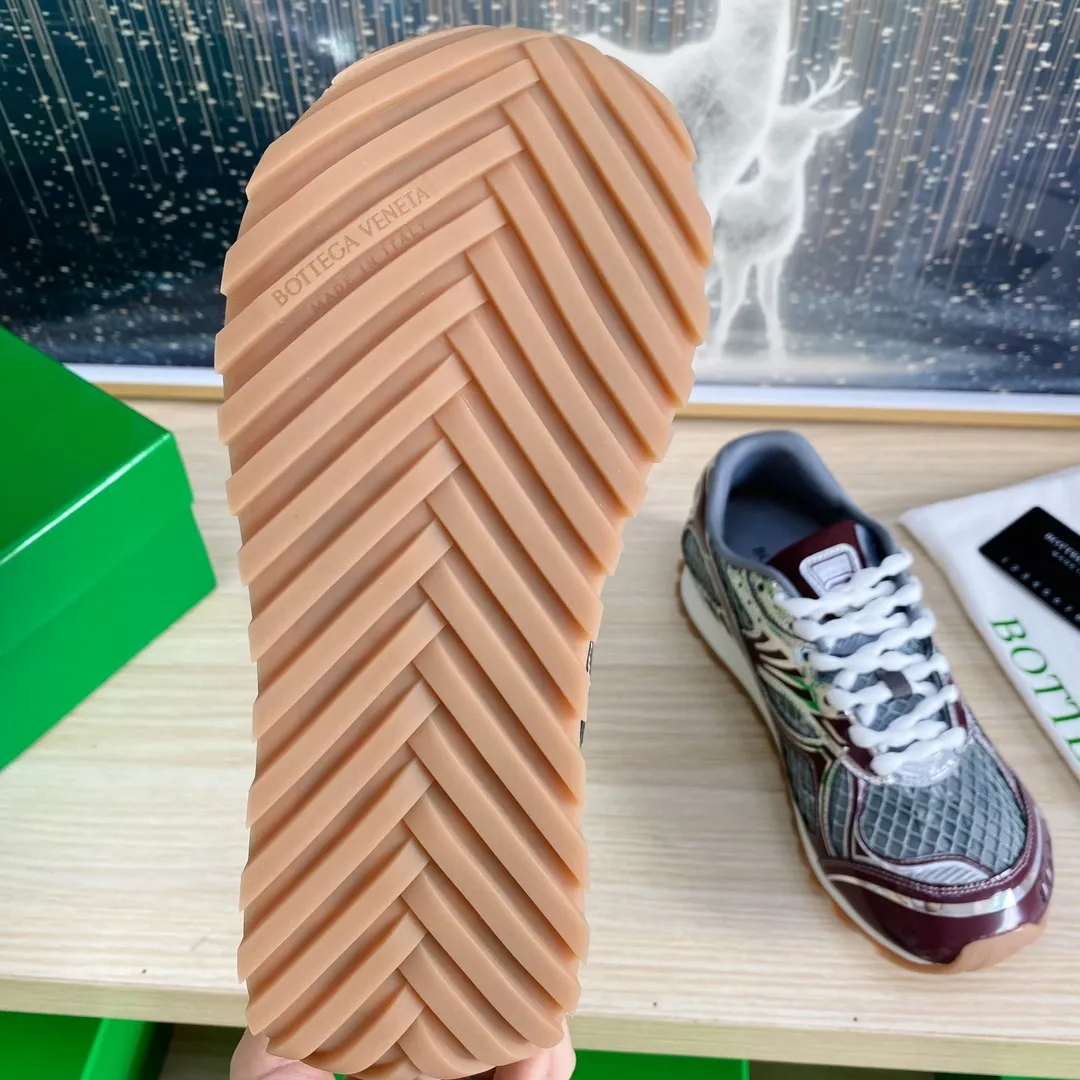 p620🐮🐮High-end version, the original 1:1 couple style new model is on the shelves🔥BV Orbit sneakers Wang Yibo's same style couple's Dad Runner sneakers, made of lightweight technical mesh fabric. Features a geometric patterned rubber outsole. The outsole is made of color-blocked TPU outsole. Size: women’s shoes 35-40, men’s shoes 39-45.